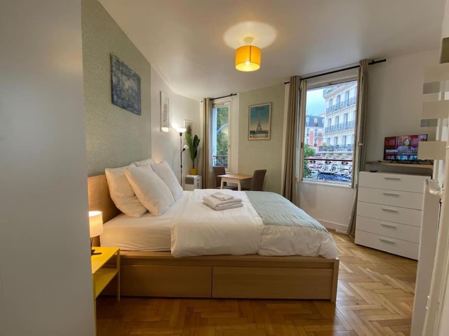 Studio Number 6 Apartment